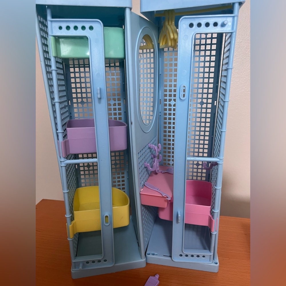 Barbie Skipper Closet Carrier - Picture 4 of 11